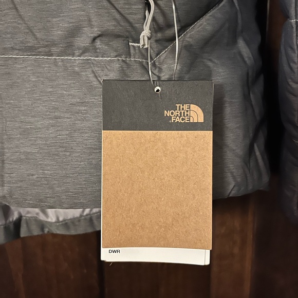 The North Face Womens Grey Puffer Jacket - Picture 3 of 6